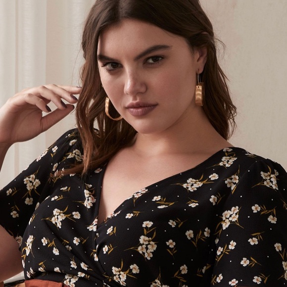 Floral Print Wrap Blouse - Picture 5 of 6